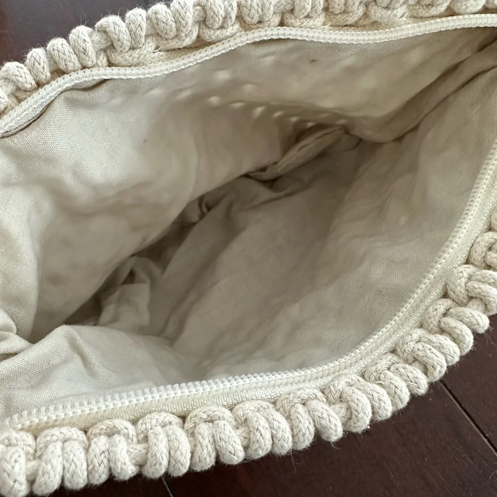 New Macrame zippered clutch with tassel - Picture 6 of 8